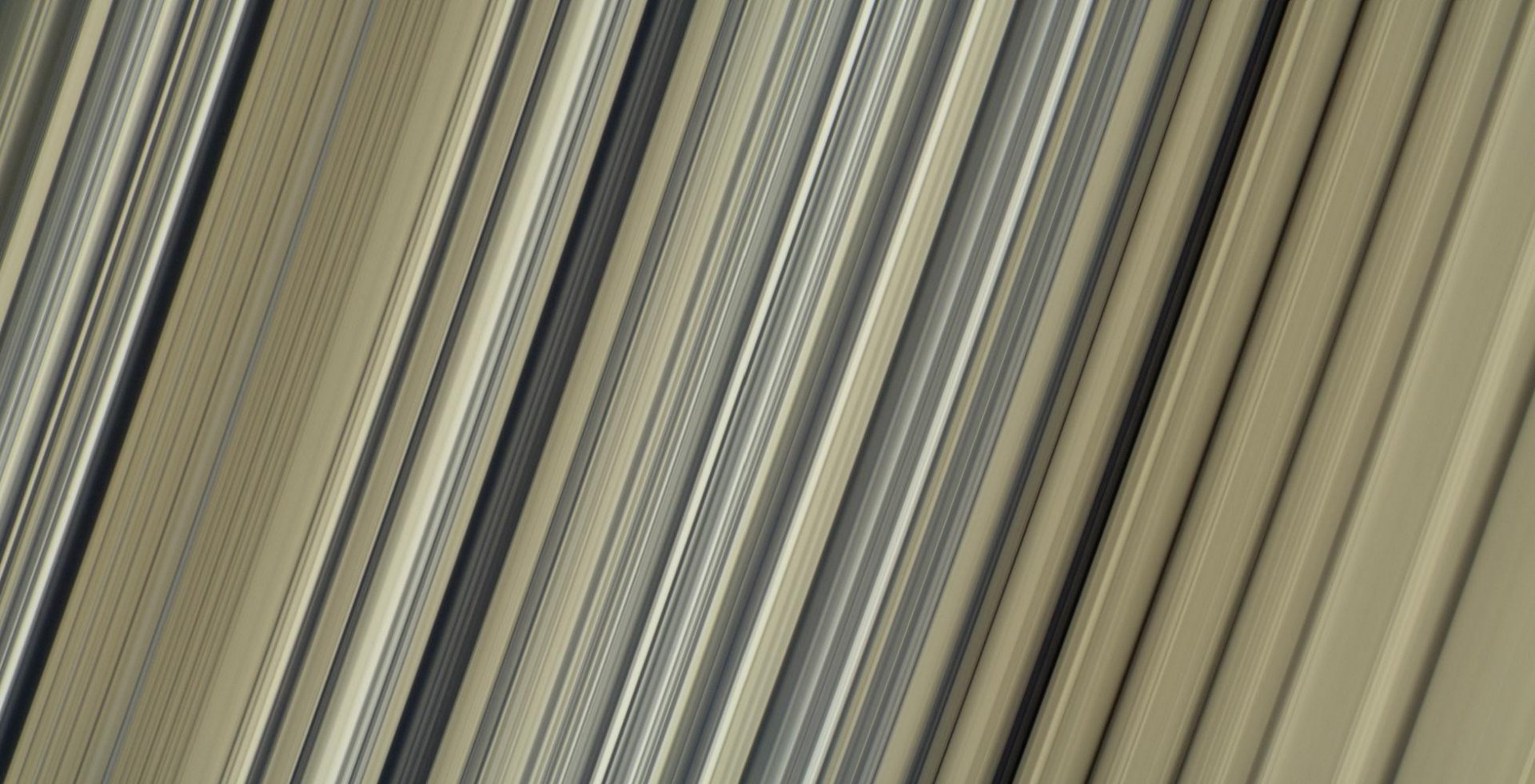 An image nasa took of Saturn's rings which are 98,600 to 105,500 km from Saturn's center). Int...jpg