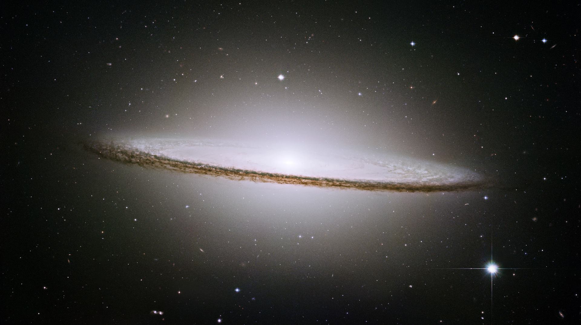 M104_ngc4594_sombrero_galaxy_hi-res_resize_94.jpg